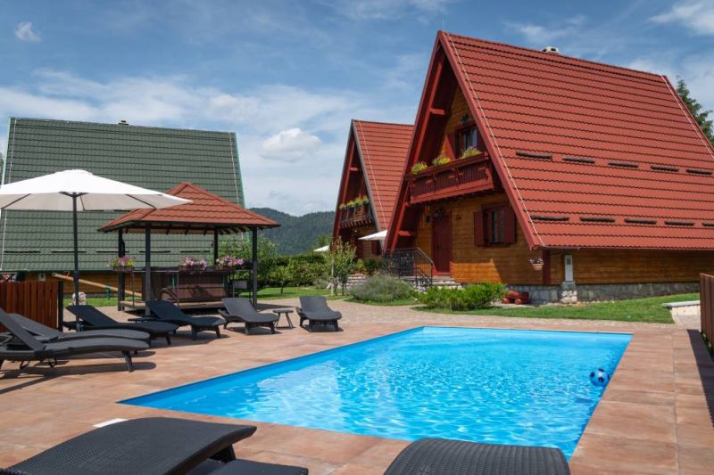 Kuće za odmor Crni Lug sa bazenom, saunom i jacuzzijem, Gorski Kotar